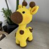 Jirafa Amigurumi tejida a Crochet de lado