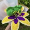 Flor de Rapunzel y Pascal Amigurumi Tejidos a Crochet de lado